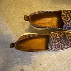 Bare traps slip on shoes